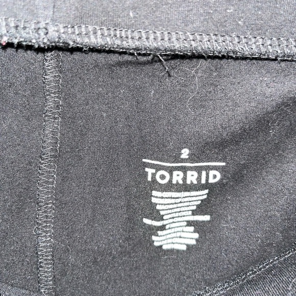Torrid Black Embroidered Leggings - size 2 - Picture 3 of 4